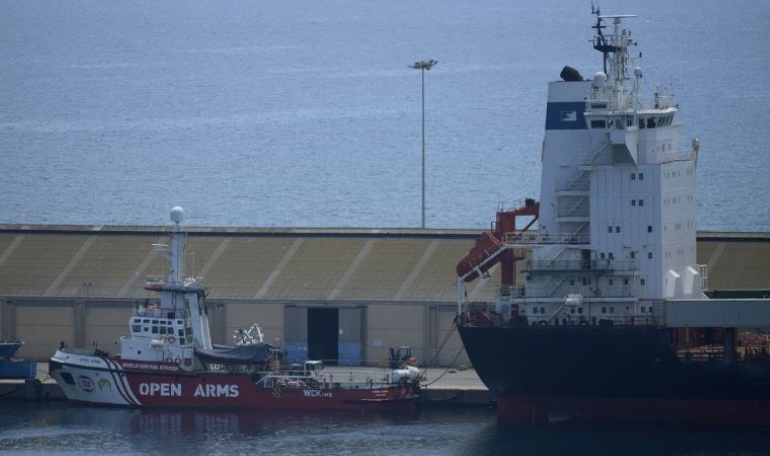 ABD’nin inşa ettiği Gazze iskelesine yanlışsız birinci insani yardım gemisi yola çıktı