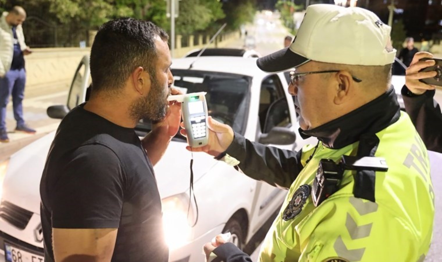 ‘Alkol yok ki baba’ dedi: Hem 2.37 promil alkollü, hem de ehliyetsiz çıktı!