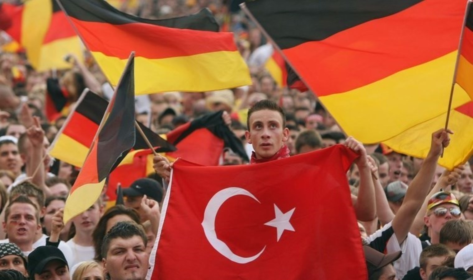 Alman basını, Türk göçmenleri yazdı: ‘Sığınma müracaatları rekor kırdı…’