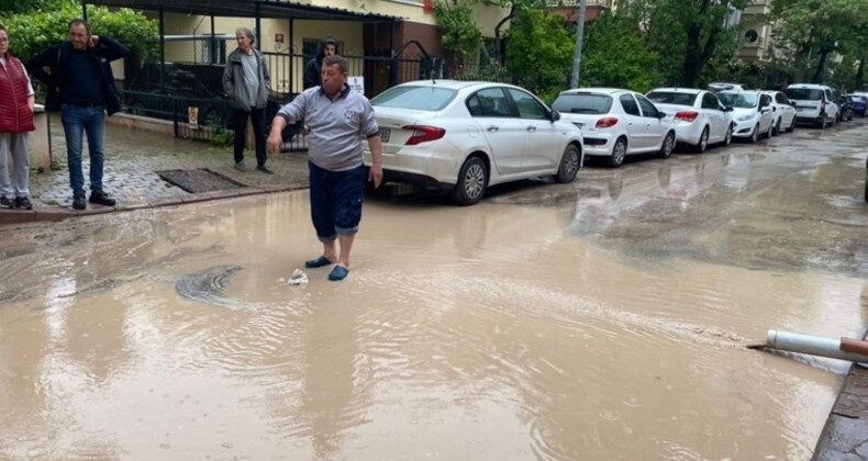 Ankara’da su baskını: Yollar çöktü, mesken ve işyerleri hasar gördü