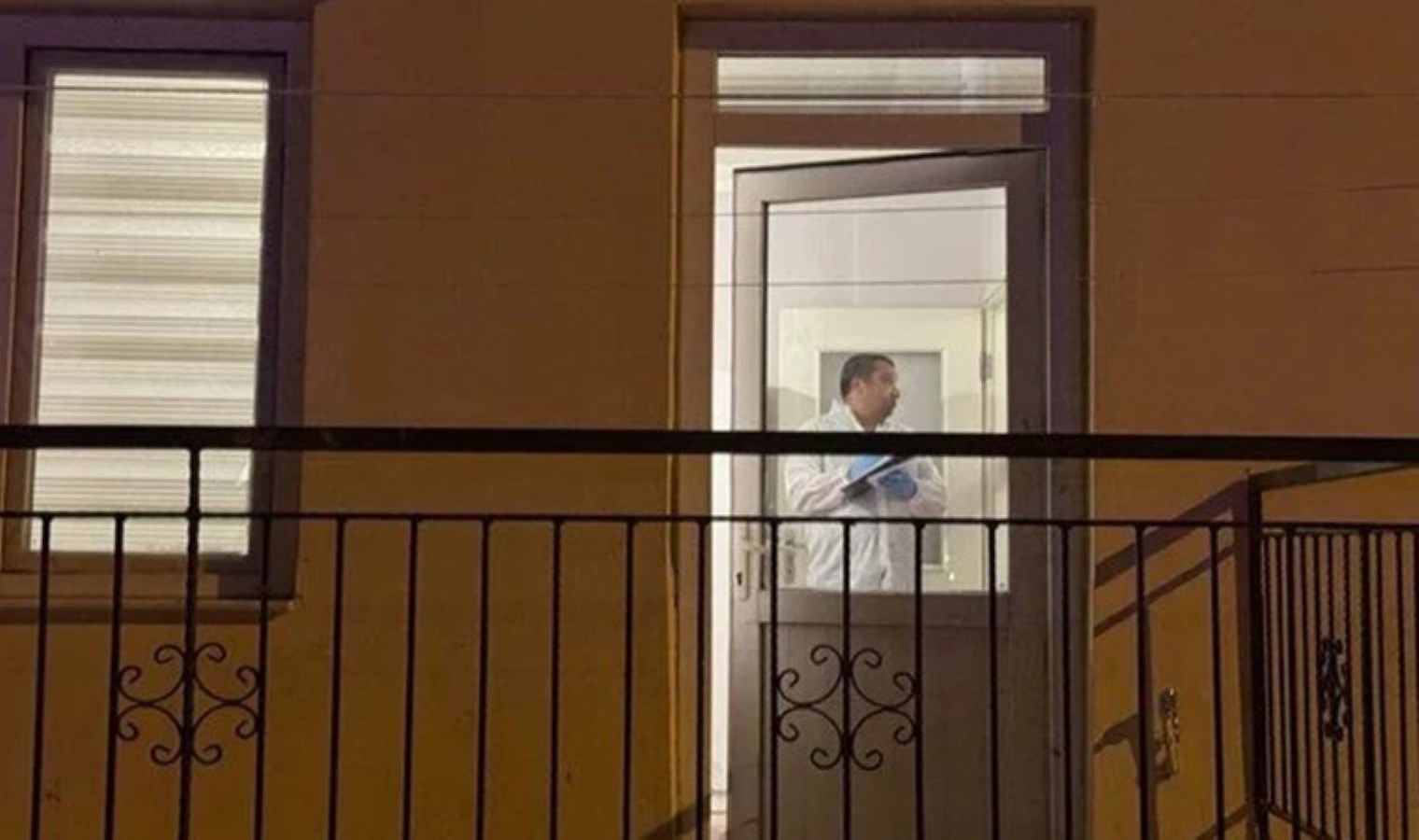 Antalya’da dehşet… 3 parmağı ve boynu kesilen Pakistanlı bayan meskeninde meyyit bulundu: Öğretmen oğlu gözaltına alındı!