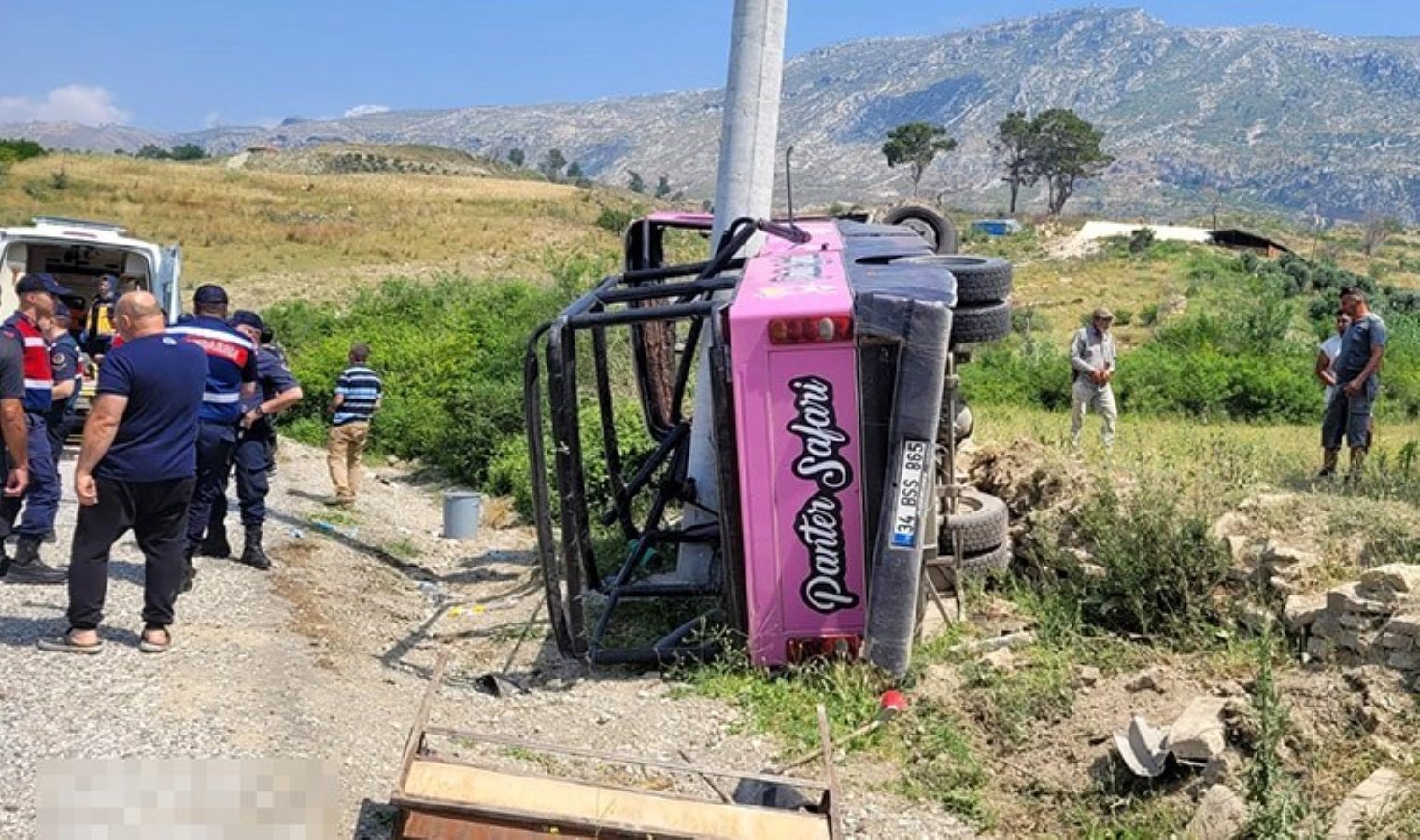 Antalya’da safari araçları çarpıştı: 13’ü turist 16 yaralı! Kaza öncesi ‘su savaşı’ yapıyorlarmış…