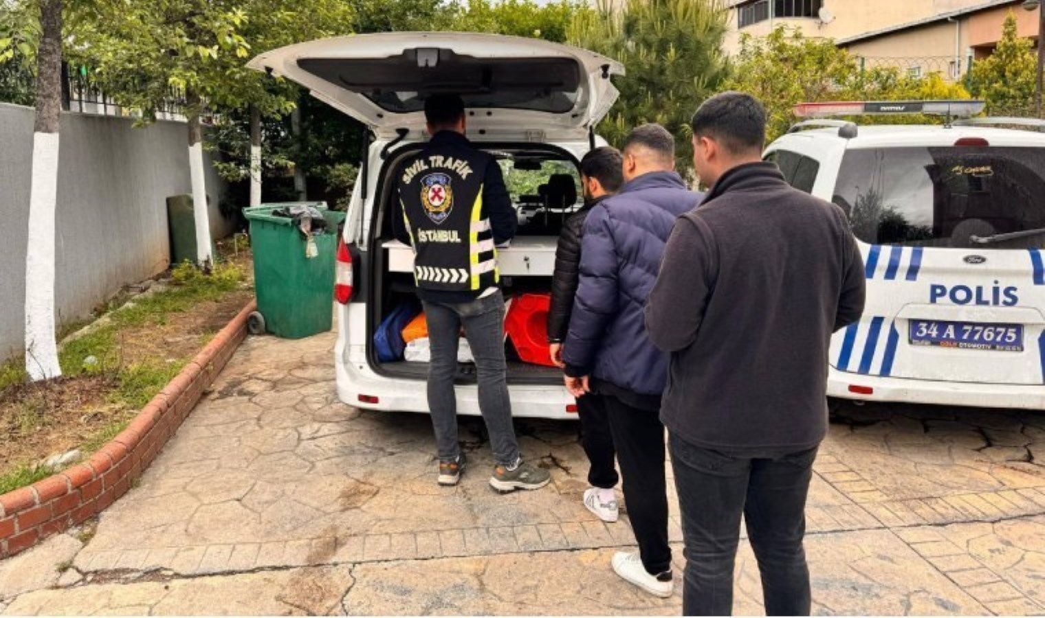 Asker uğurlama sırasında trafiği tehlikeye düşüren şoförlere para cezası