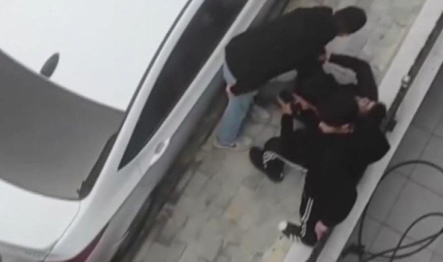 Avcılar’da parkta çıkan arbedede bıçakla yaralandı