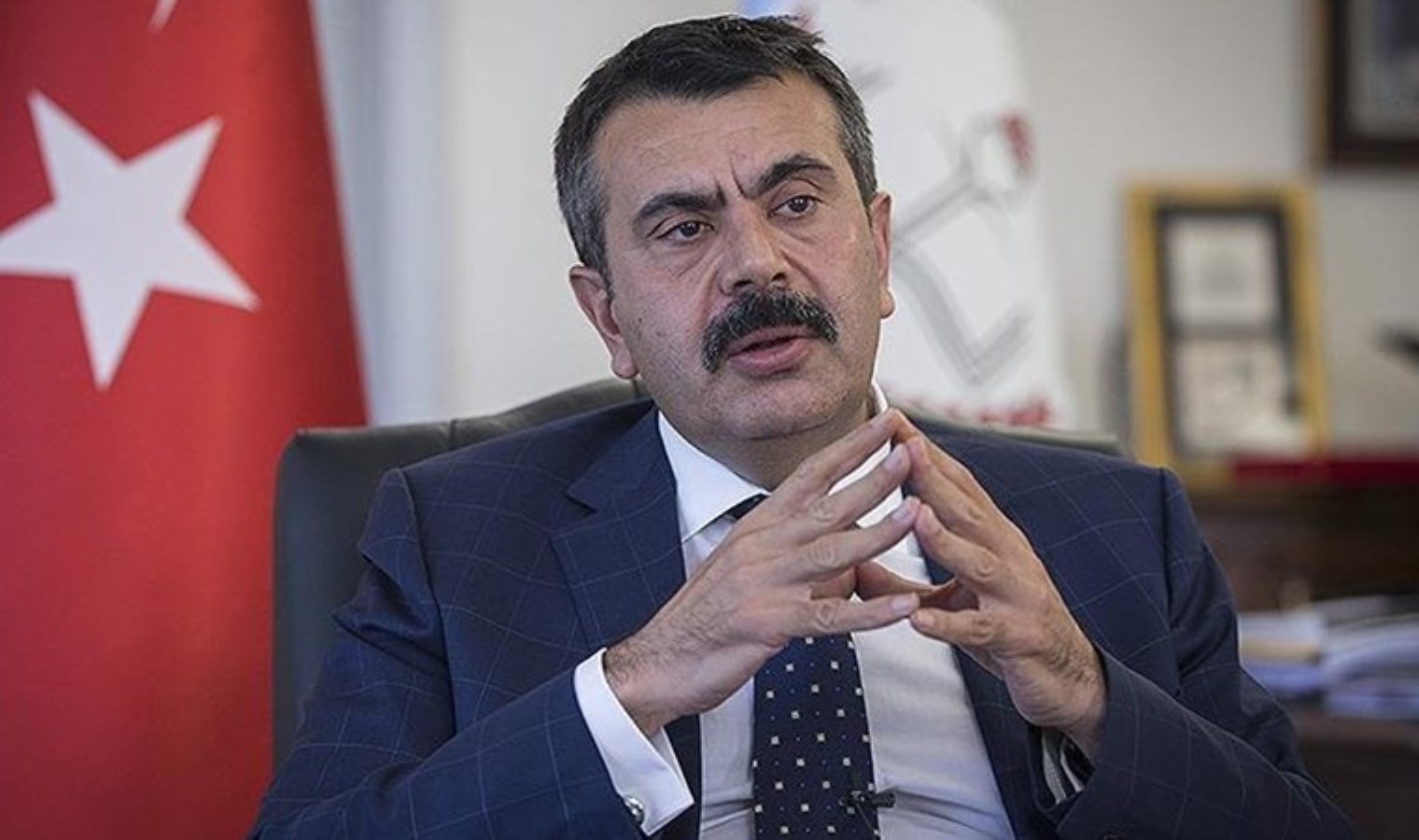 Bakan Tekin canlı yayında açıkladı: Yeni yasa yolda, öğretmene şiddette ceza artacak