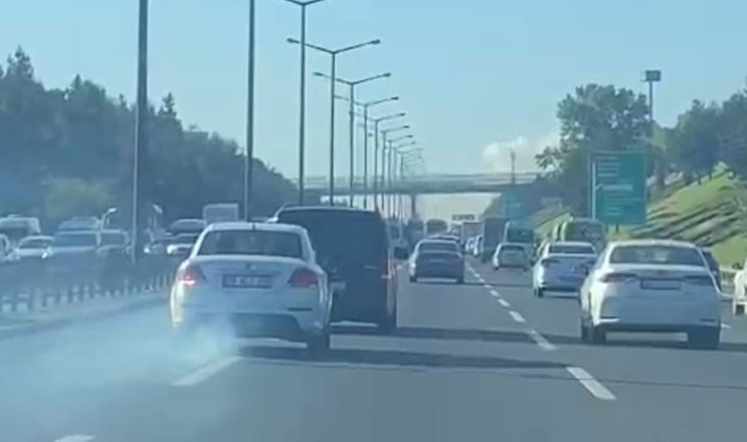 Beykoz’da şoförlerin tehlikeli yol verme inatlaşması!