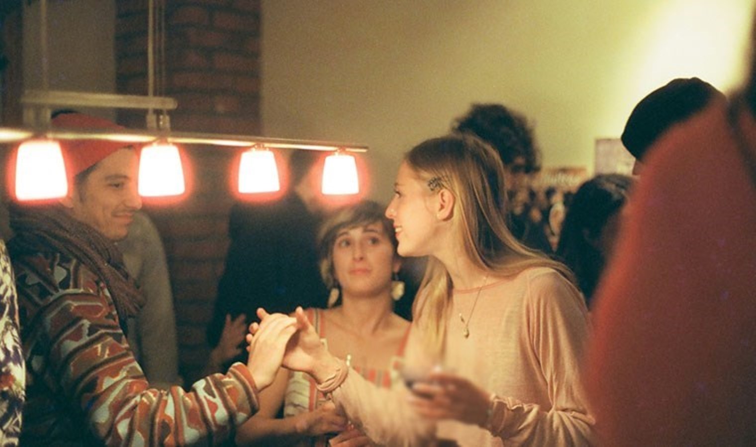 Bu bara Z nesli giremiyor: Bar sahibinin kararı reaksiyonlara neden oldu