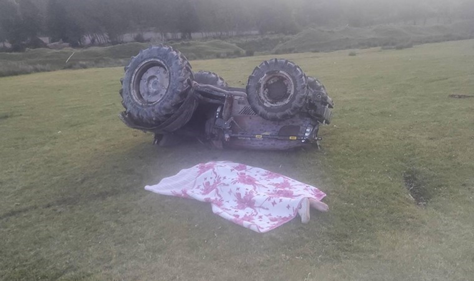 Bursa’da ehliyetsiz şoförün kullandığı traktör devrildi: 1 meyyit 2 ağır yaralı