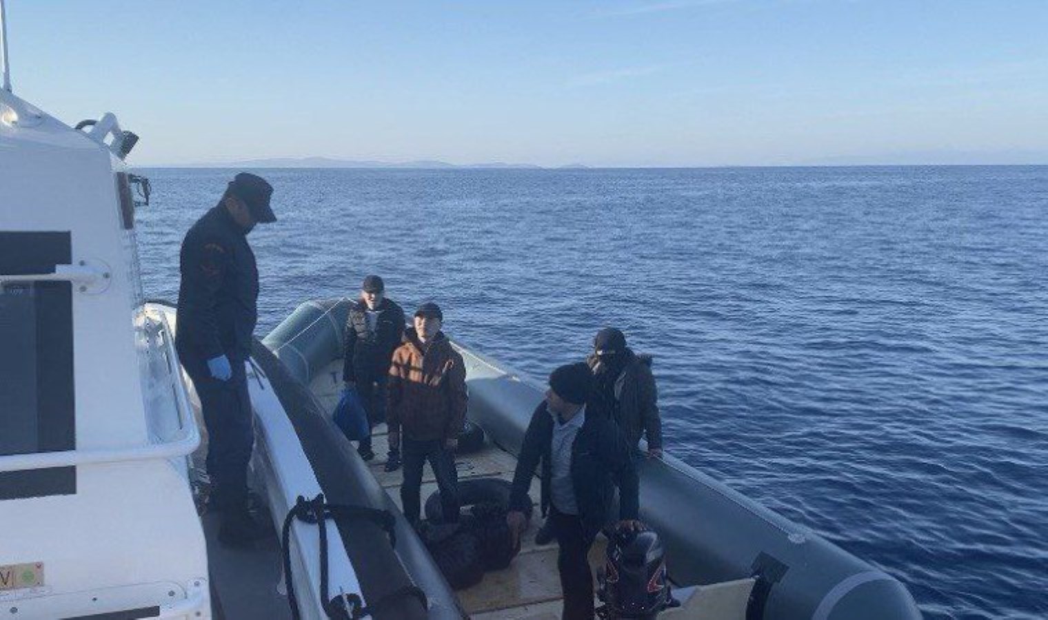 Çanakkale açıklarında 44 kaçak göçmen kurtarıldı