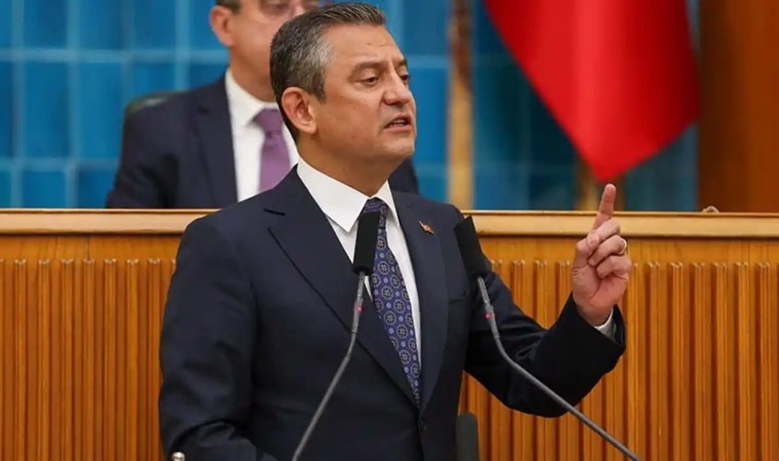 CHP Genel Başkanı Özgür Özel’den evlatları için adalet arayan annelere telefon