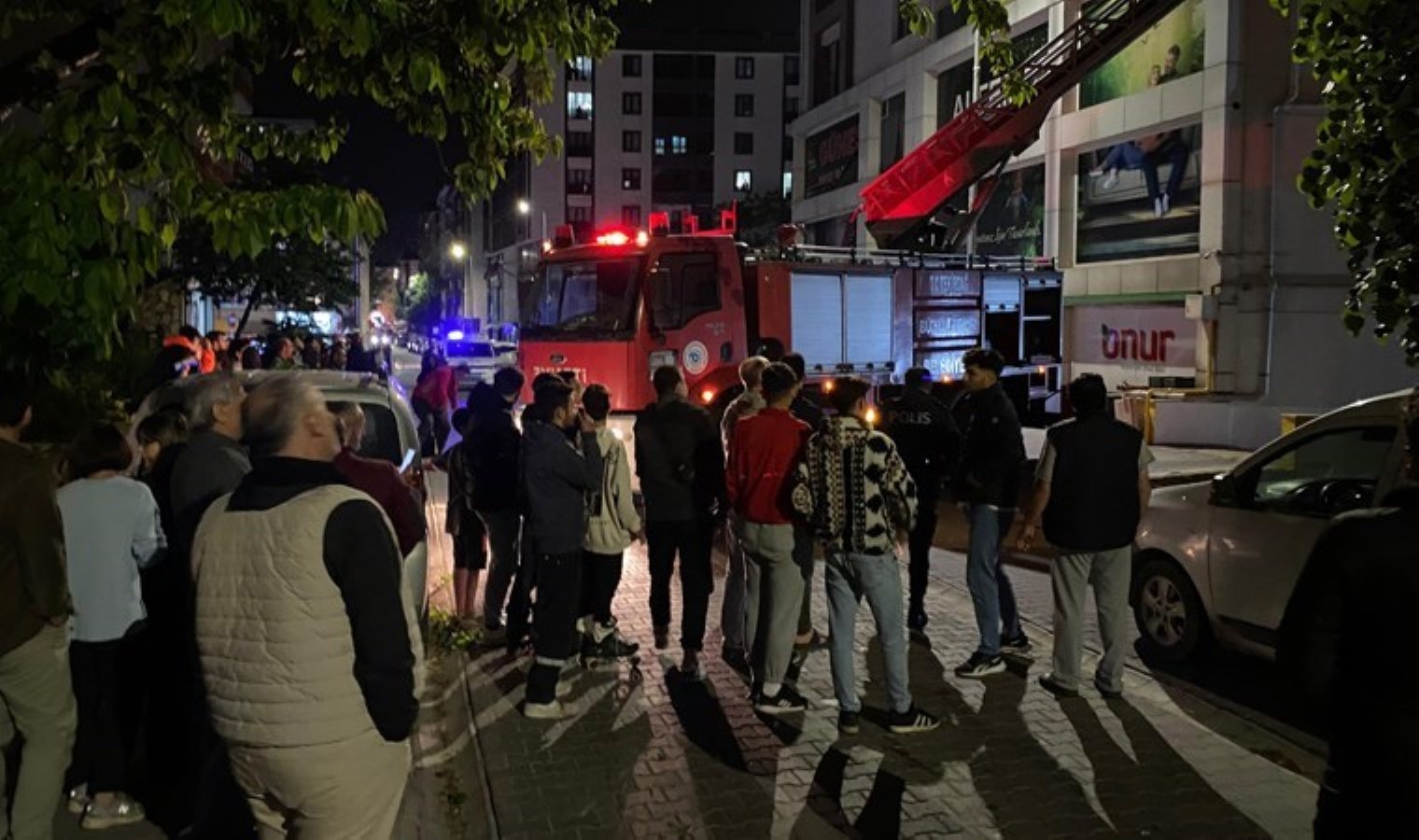 Çorlu’da konut yangını: Mahsur kalanlar tahliye edildi