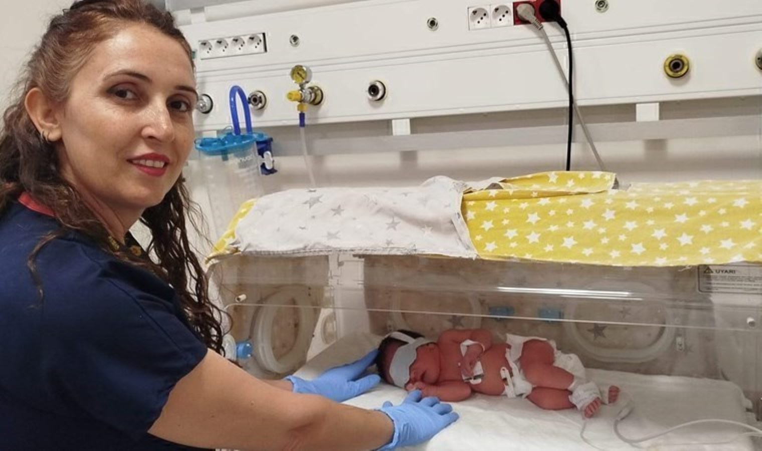 Dağ yolunda terk edilmişti: Hemşireler ‘Gülen’ ismini verdi