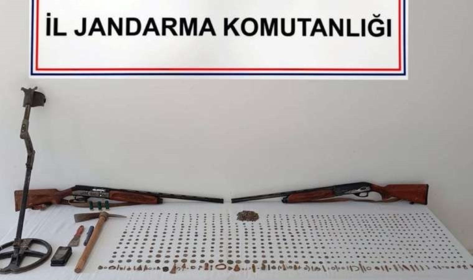 Denizli’de tarihi eser kaçakçılığı: Meskeninde 1152 modül yakalandı