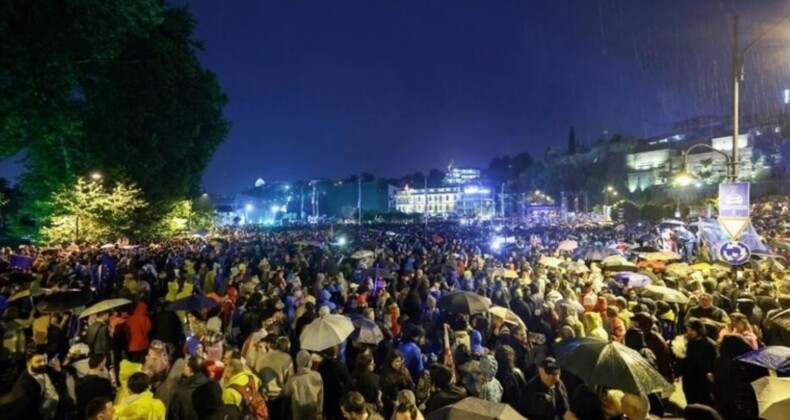 Dört ülkenin dışişleri bakanları, Gürcistan’daki protestoya katıldı