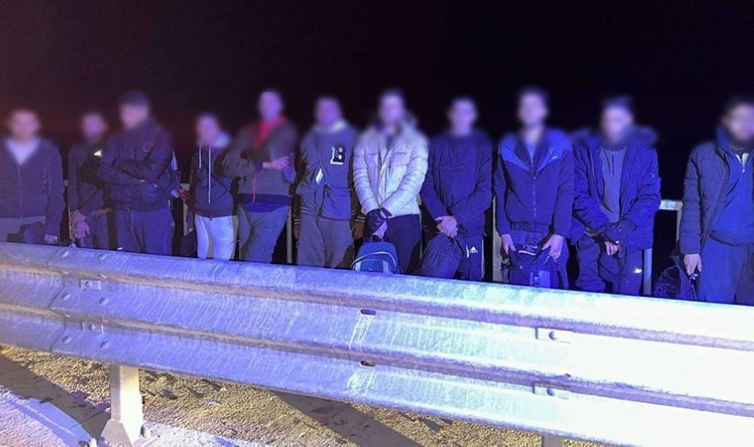 Edirne’de 21 kaçak göçmen ile 2 insan kaçakçısı yakalandı