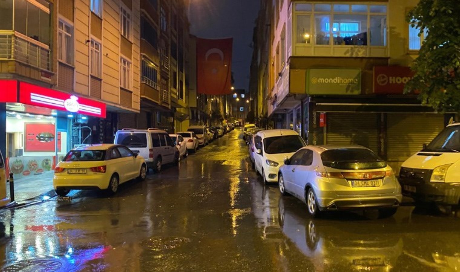 Esenler’de cadde ortasında tekme tokat arbede: 1 yaralı