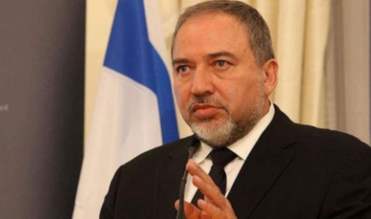 Eski Savunma Bakanı Netanyahu’ya istifa çağrısı yaptı