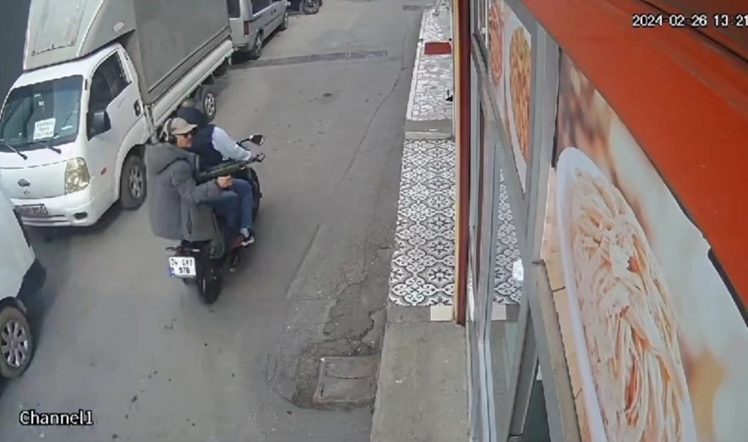 ‘Haraç’ alamadığı dükkana uzun namlulu silahla saldırdı!