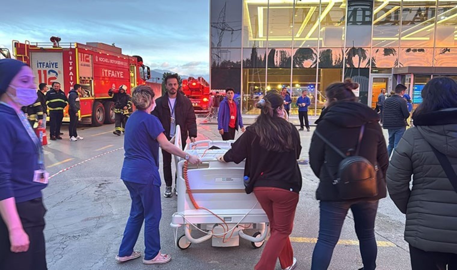 Hastanenin bodrum katında yangın çıktı: 5 hasta öteki hastanelere nakledildi