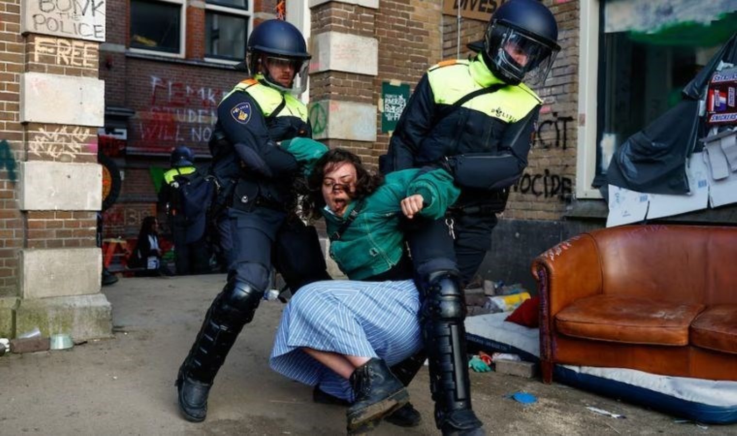 Hollanda’da polis, üniversitelerdeki Filistin’e takviye şovlarına müdahale ediyor