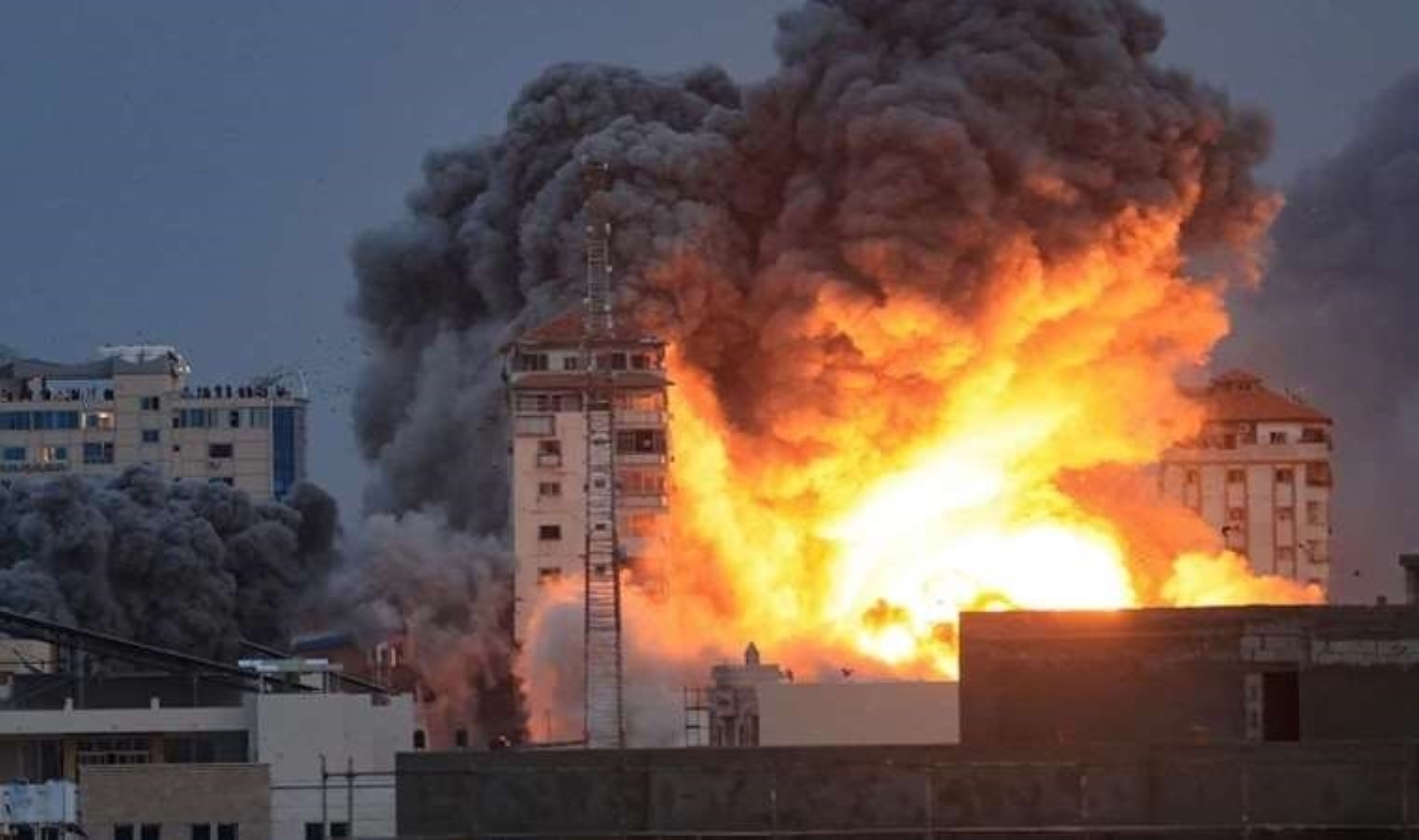 İsrail ordusu, Gazze’ye hava saldırısı başlattı