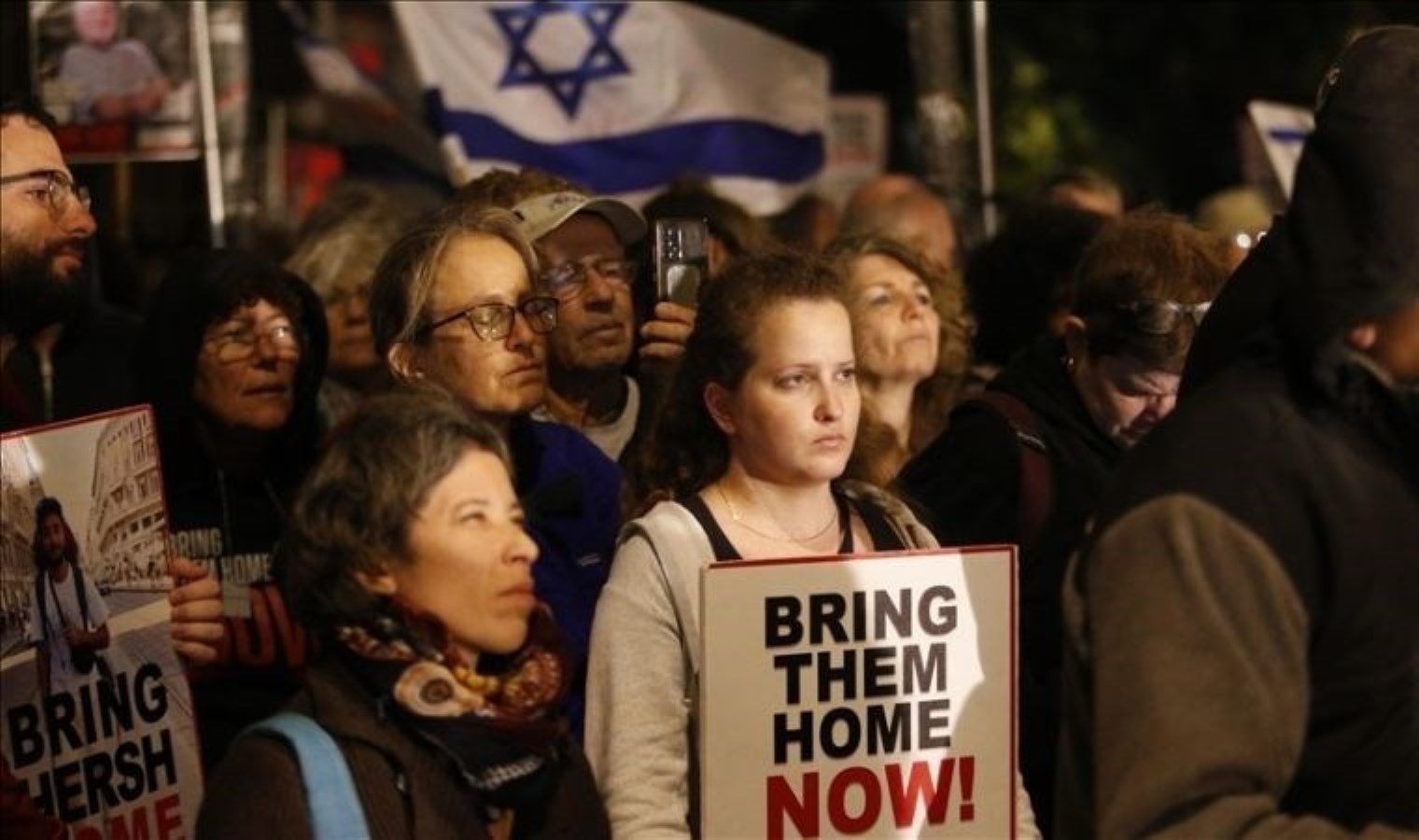 İsrailliler, esir takası muahedesi ve Netanyahu’nun istifası talebiyle sokaklara indi