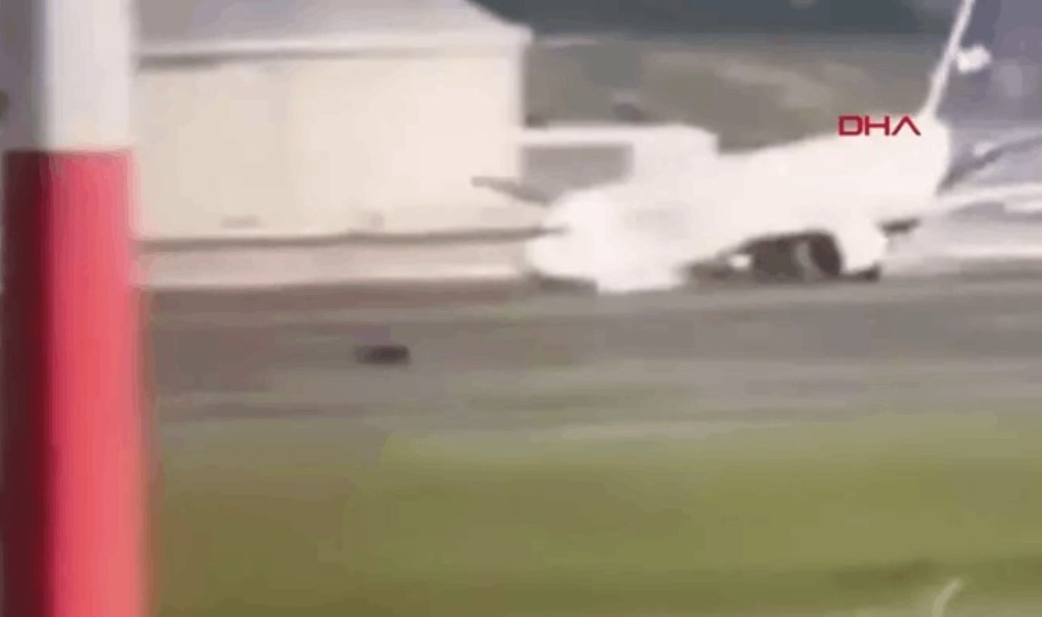 İstanbul Havalimanı’nda kargo uçağı burun üstü iniş yaptı