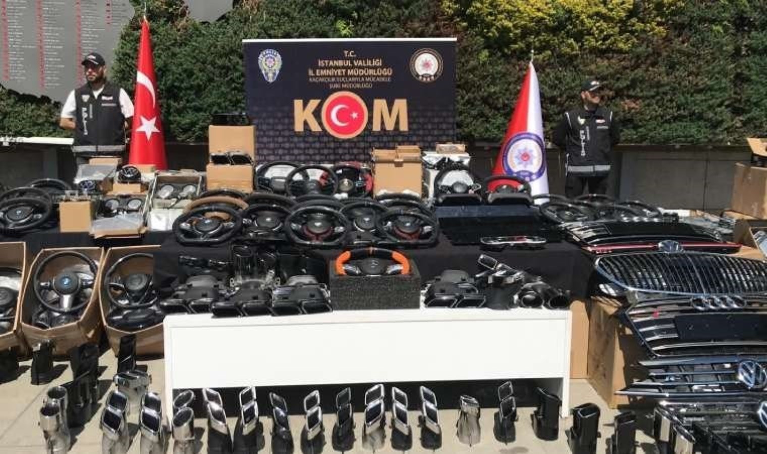 İstanbul’da 90 milyon liralık kaçak oto yedek kesimi ele geçirildi