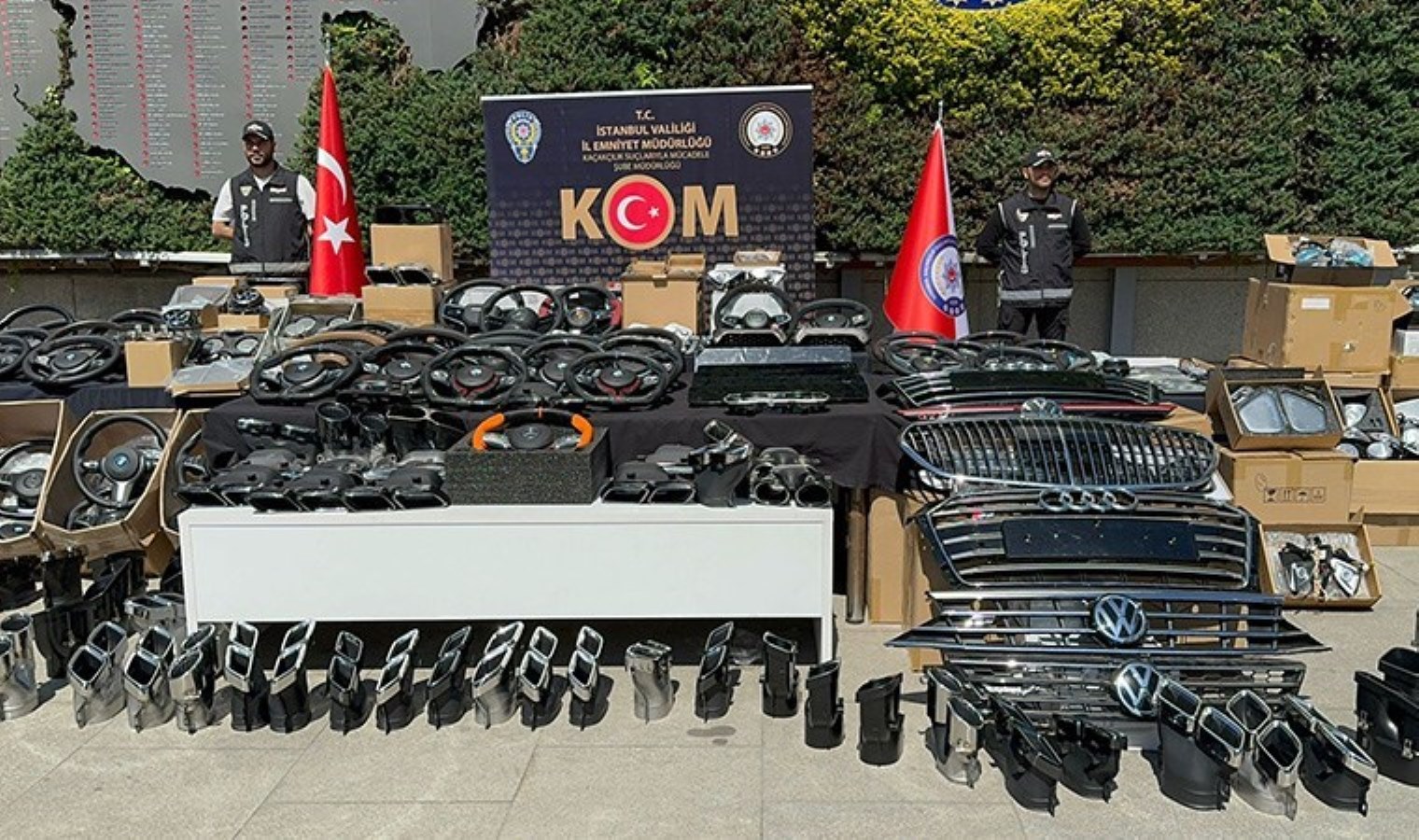 İstanbul’da kaçak yedek kesim satanlara operasyon: 8 gözaltı