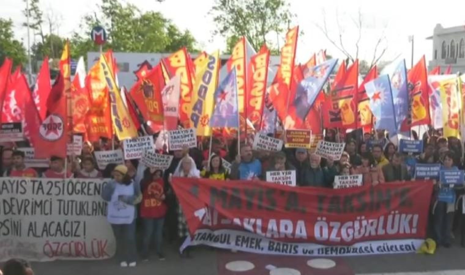 İstanbul’da Taksim’e yürümek isteyen 50 kişinin tutuklanmasına reaksiyon: ‘Taksim’i de arkadaşlarımızı da alacağız’