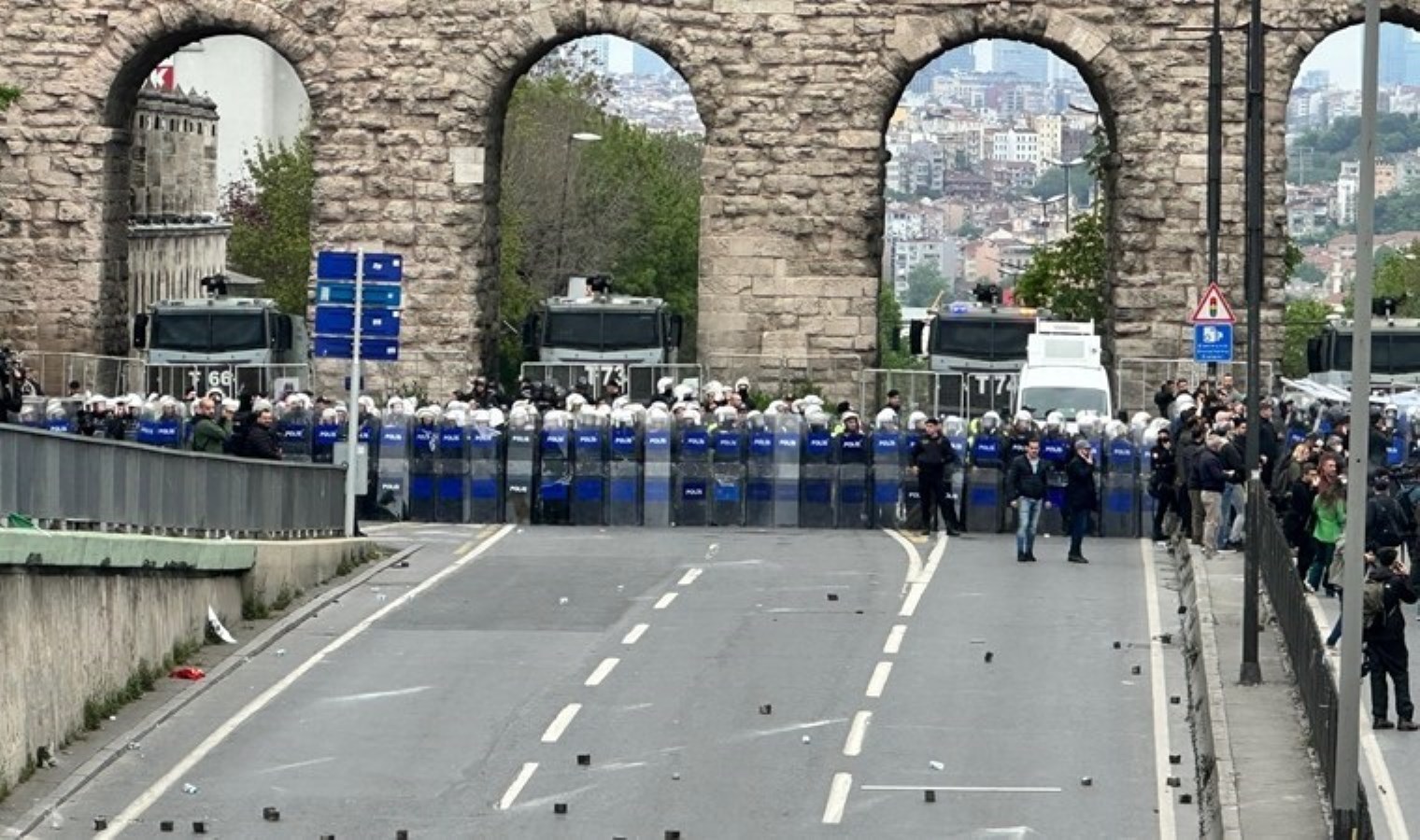 İstanbul’daki 1 Mayıs kutlamalarında 28 polis memuru yaralandı
