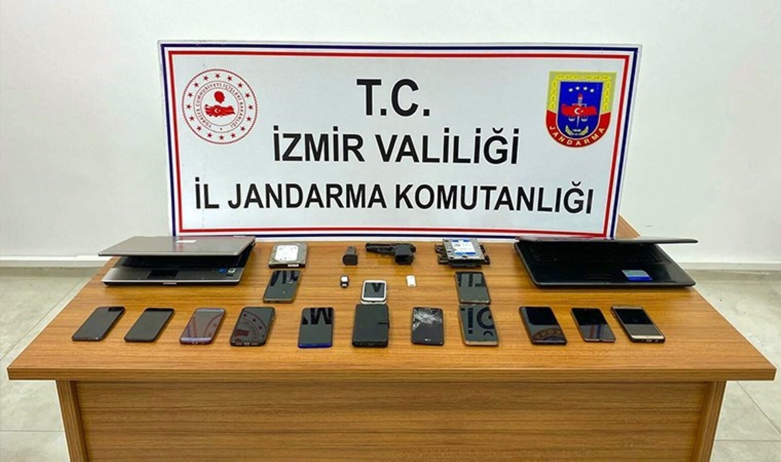 İzmir’de yasa dışı bahis operasyonu: 11 gözaltı