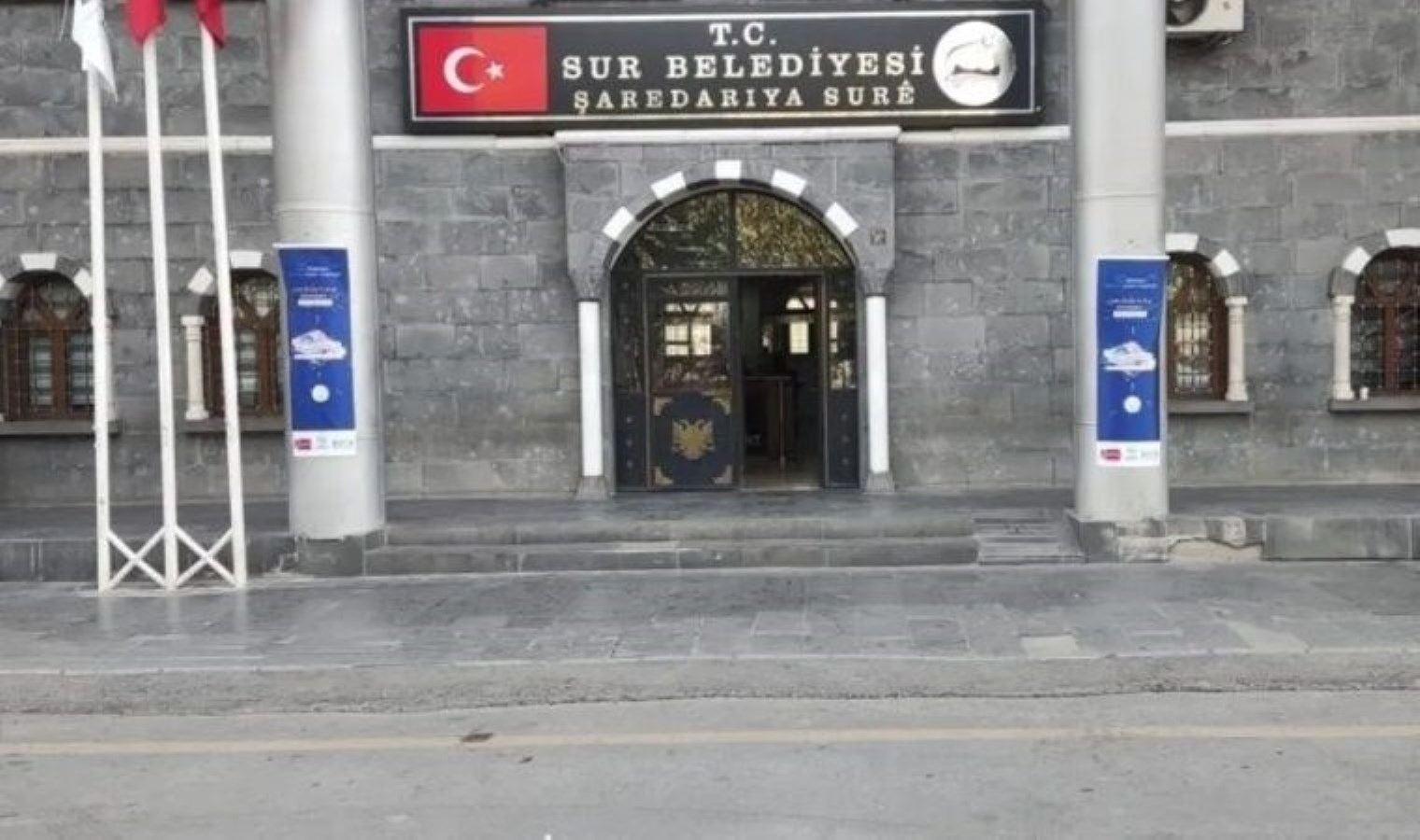 Kayyum, belediyenin bütçesinden Sur Kaymakamlığı’na ofis gereci almış