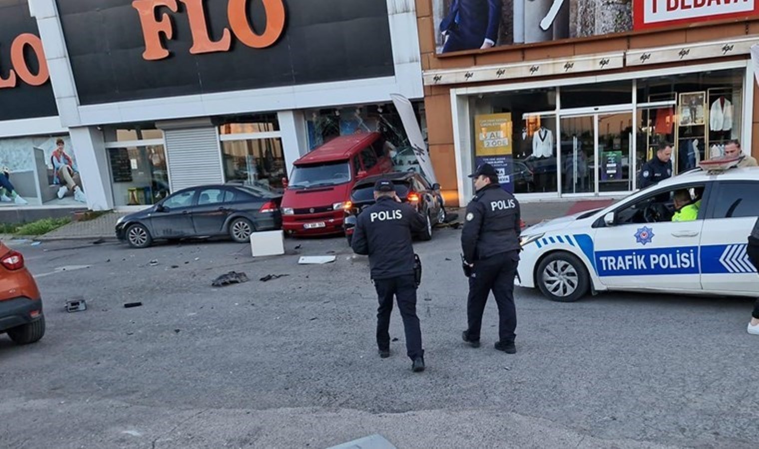 KGYS kutusu ile park halindeki araca çarpan alkollü şoföre gözaltı