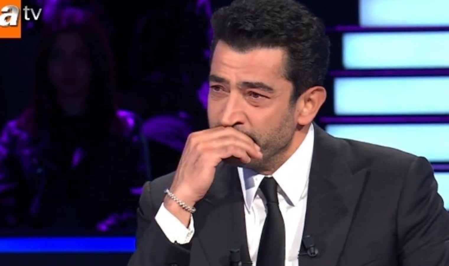 Kim Milyoner Olmak İster’de duygusal anlar! Kenan İmirzalıoğlu gözyaşlarına boğuldu