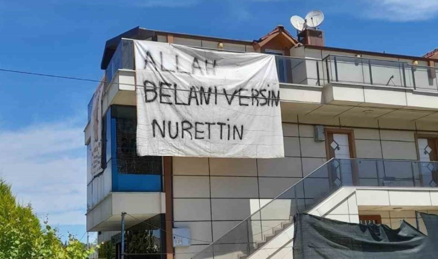 Kocaeli’nde pankart gizemi: Herkes Nurettin’i merak etti