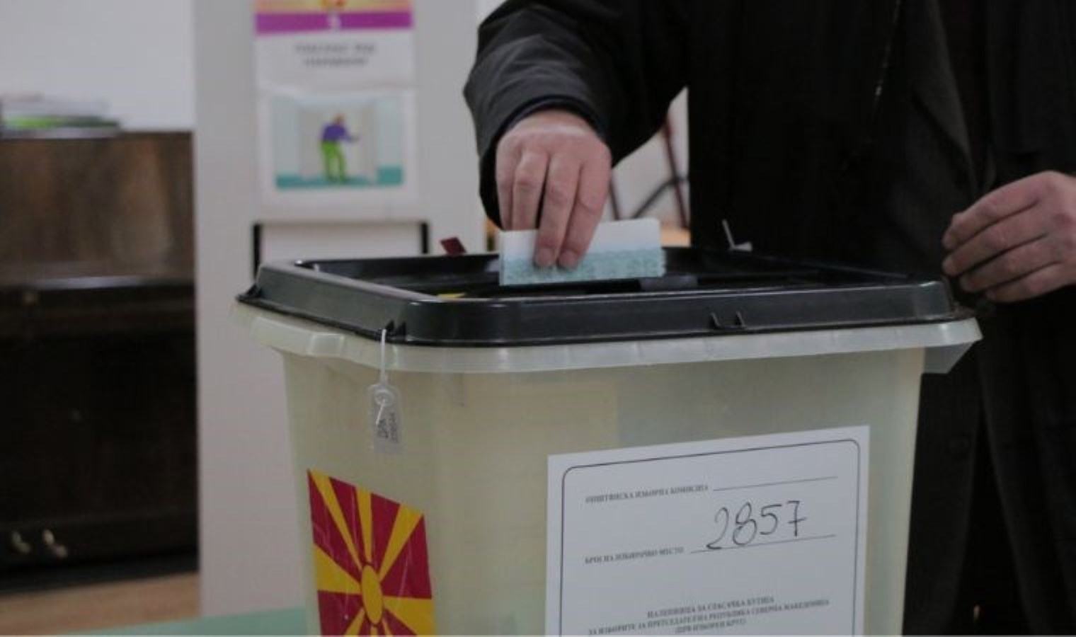 Kuzey Makedonya’da halk cumhurbaşkanlığı ikinci çeşidi için sandık başında