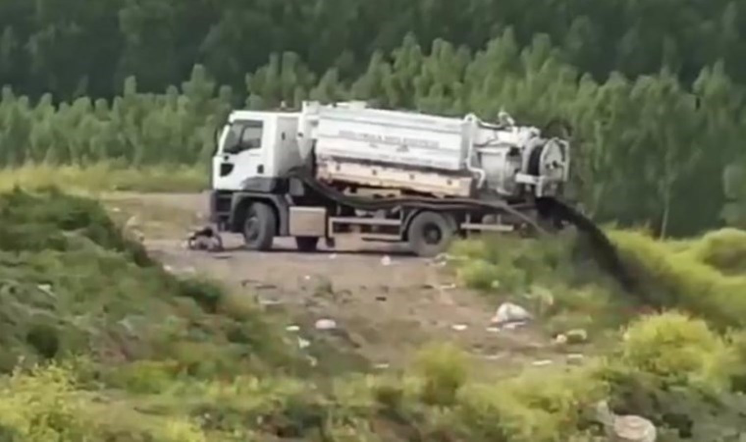 Melen Çayı’na vidanjörle çamurlu su döken işçiye soruşturma: Belediyeye para cezası