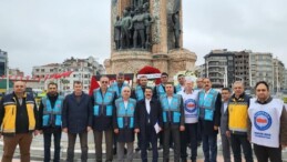 Memur-Sen Taksim’e çelenk bıraktı