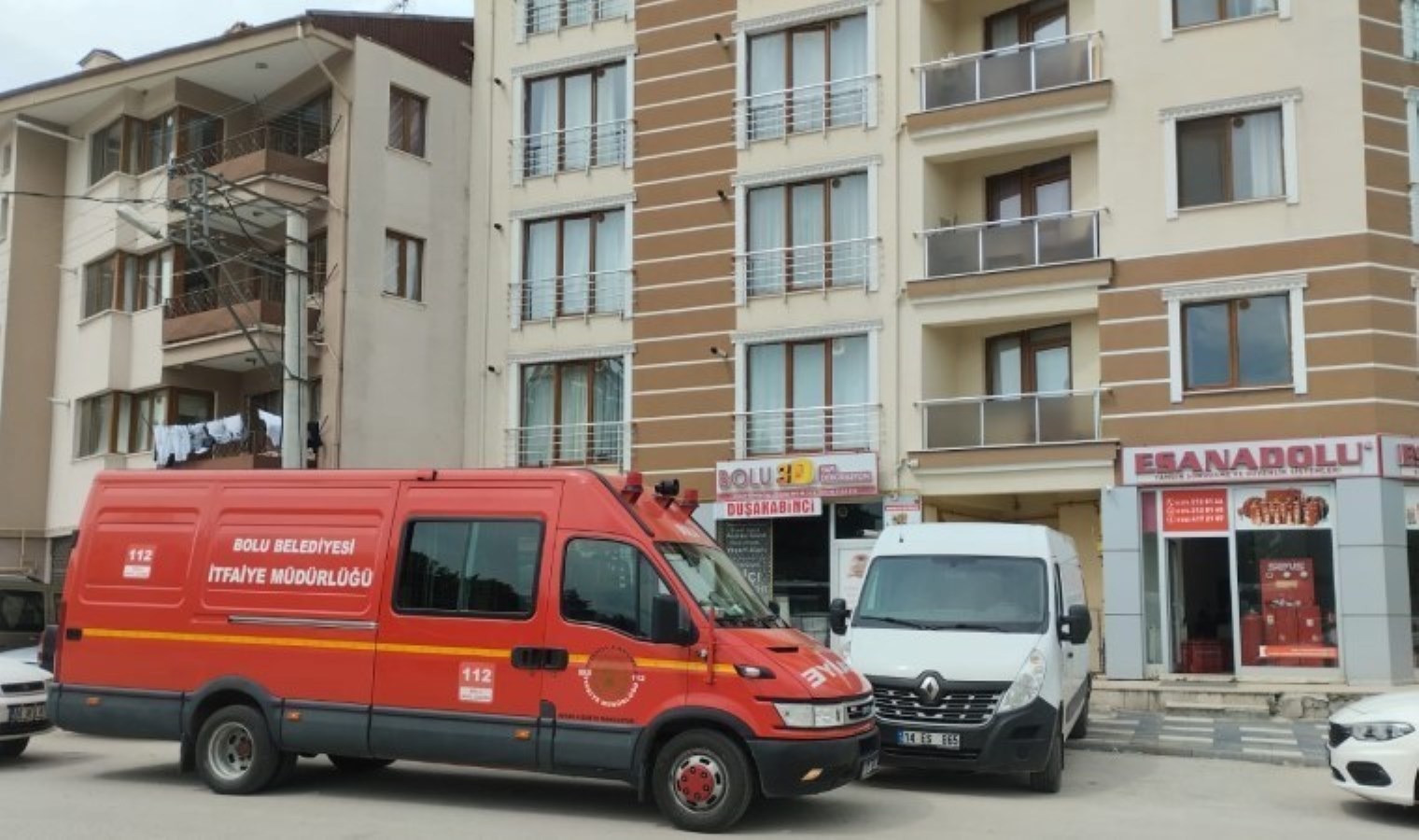 Mesken sahibi polisle girdiği konutta 4 duvarla karşılaştı