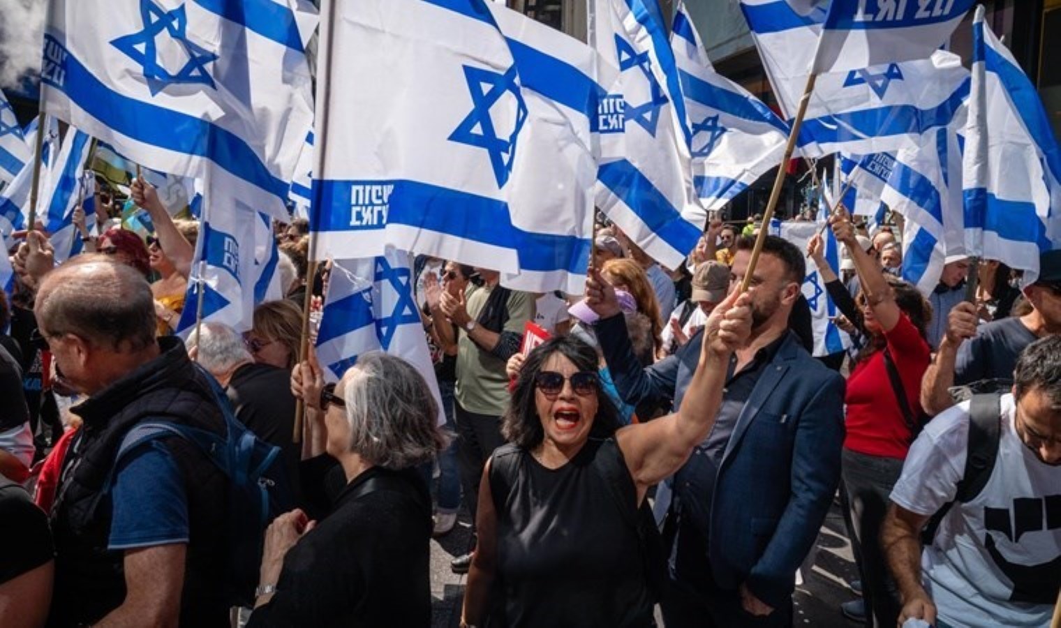 New York’ta İsrail yanlısı Yahudi küme Başbakan Netanyahu aleyhine şov yaptı