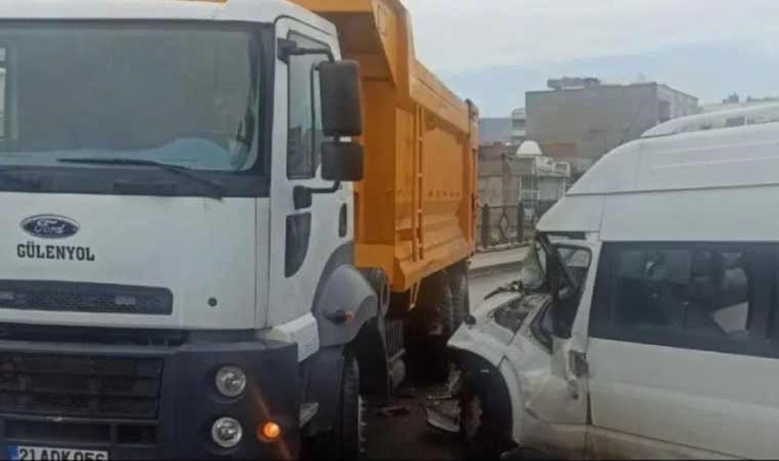 Öğrenci servisi kaza yaptı: Çok sayıda yaralı var!