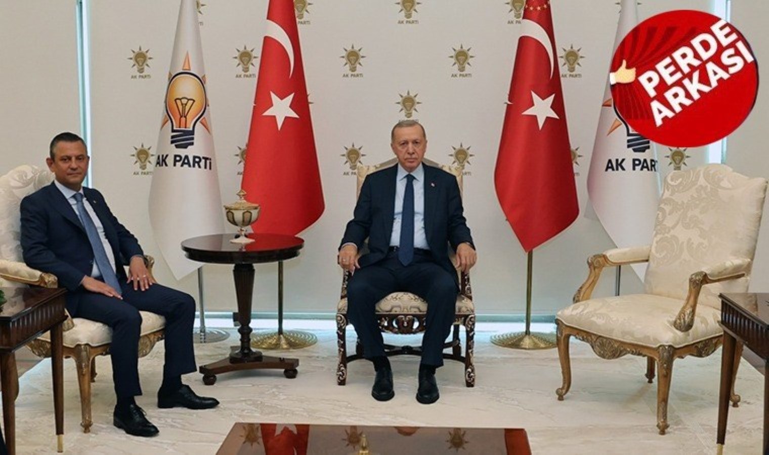 Özel-Erdoğan görüşmesi: Boş koltuk bildiri içermiyor