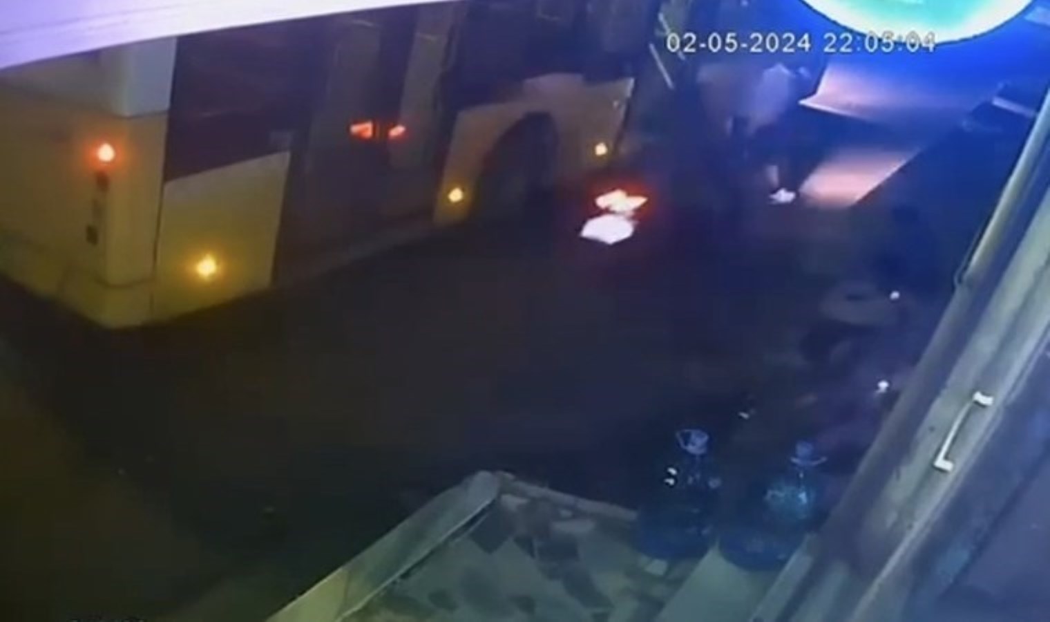 Pendik’te feci kaza: İETT otobüsünden inerken motosiklet çarptı!