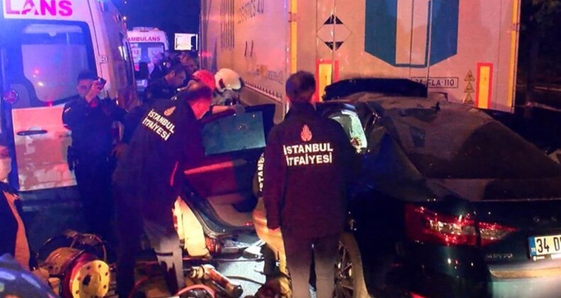 Pendik’te şoför direksiyon hakimiyetini kaybetti: Araba TIR’ın altına girdi!