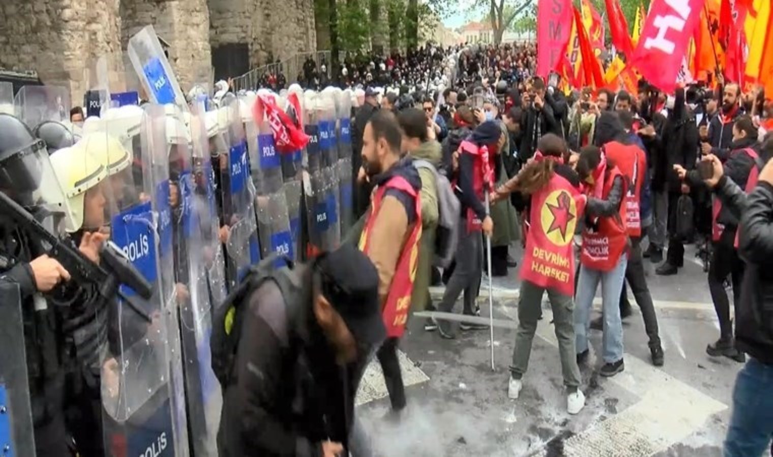 Polisin ‘gazetecileri süpürün’ buyruğuna TGC’den kınama