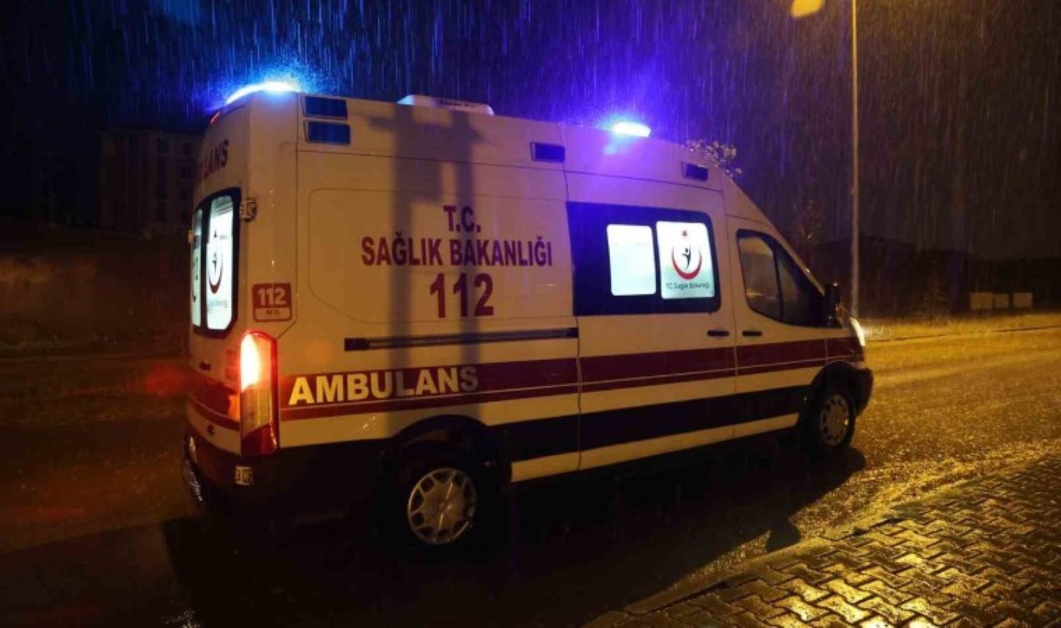 Şantiyeye yıldırım düştü: 1 emekçi ağır yaralandı