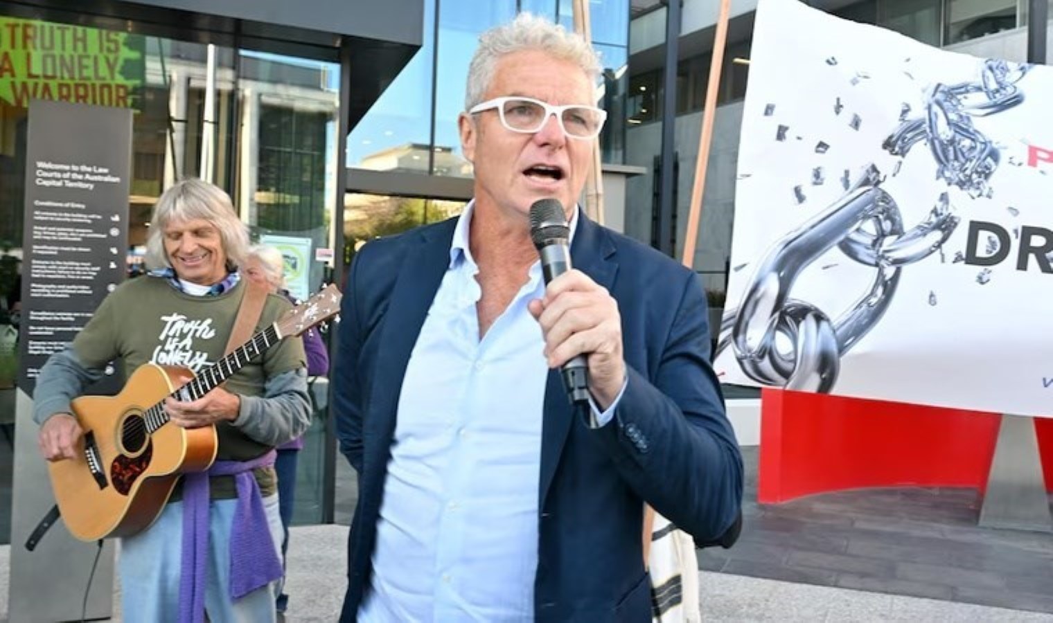 Savaş kabahati evraklarını sızdırmıştı: Mahpus cezası verilmesi ortalığı karıştırdı