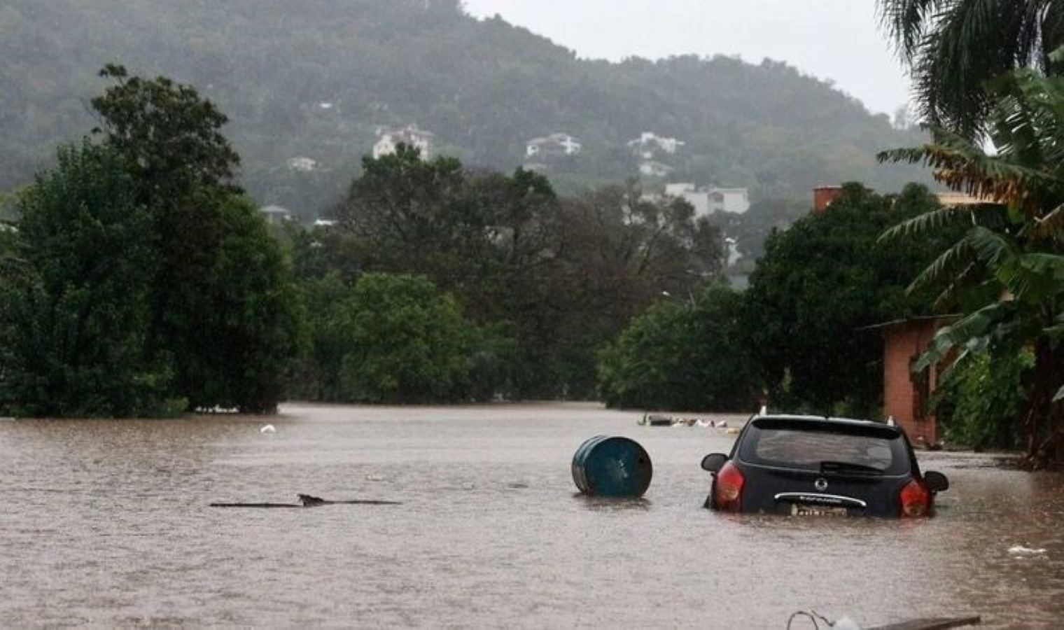 Selde 10 kişi hayatını kaybetti, 21 kişi kayboldu
