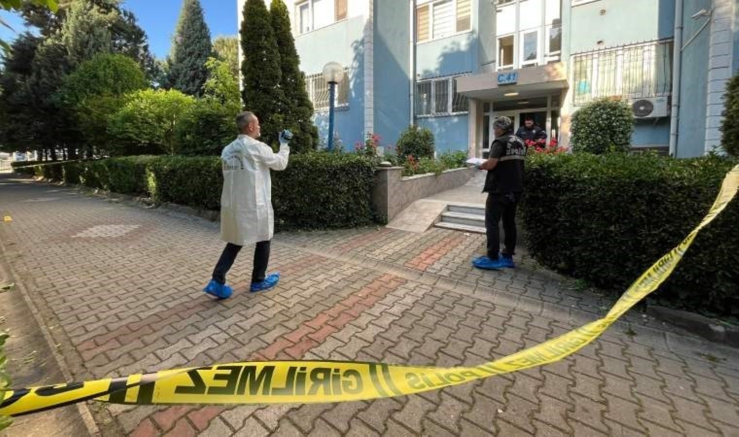 Tadilat problemi sebebiyle apartman yöneticisi komşusuna pusu kurdu